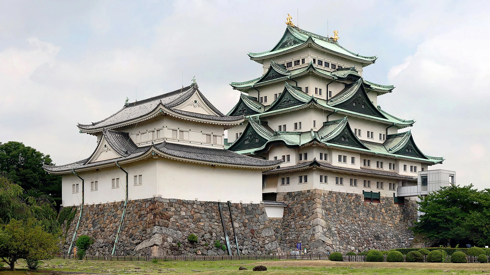 Nagoya Castle main keep and restored Honmaru Palace