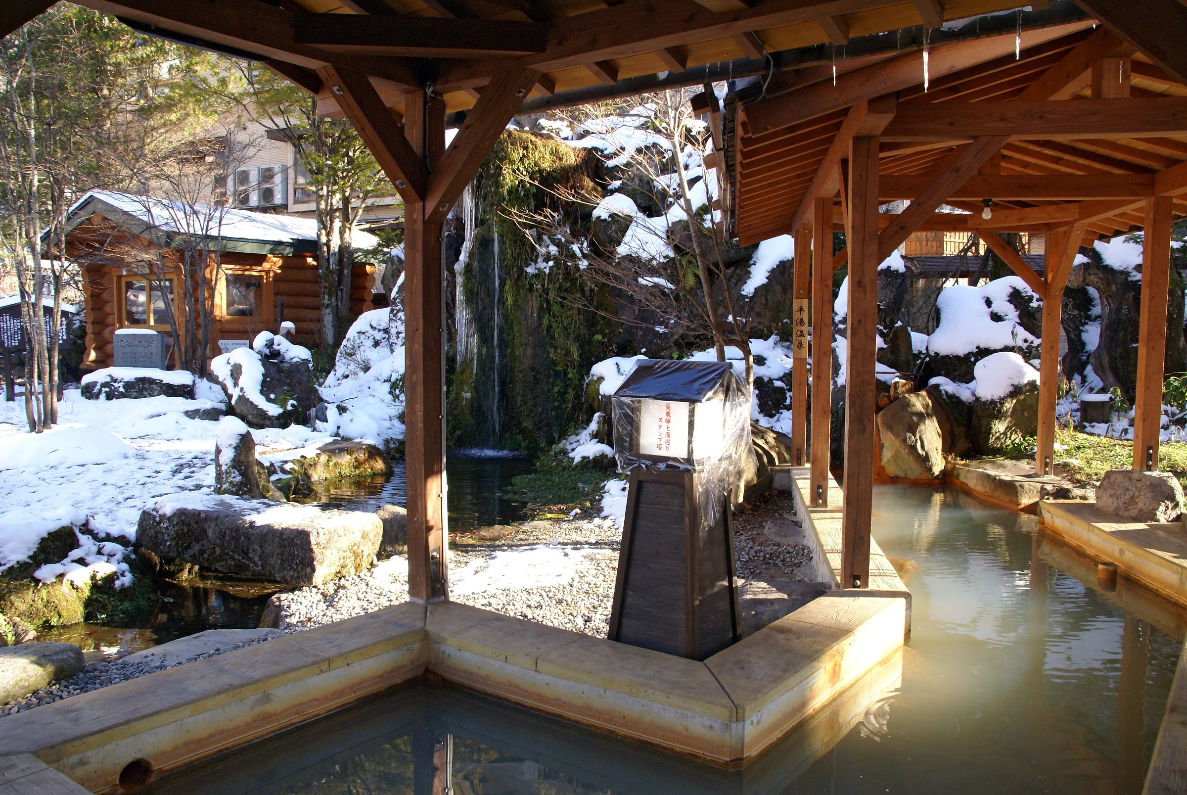 Steam and snow around the open-air hot springs of Hirayu Onsen